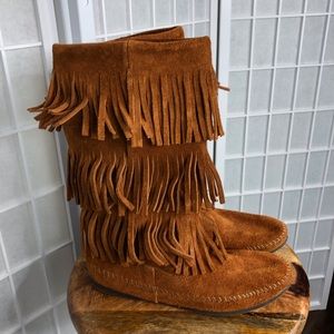 Minnetonka Women’s Fringe Suede Leather Boots